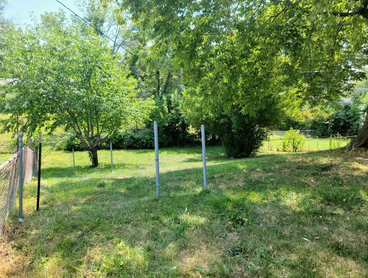 4821 E 40th Ter - Photo 2 of 16