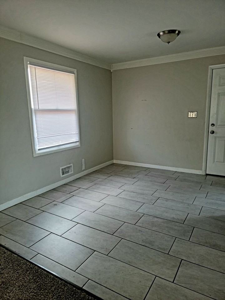 4821 E 40th Ter - Photo 3 of 16