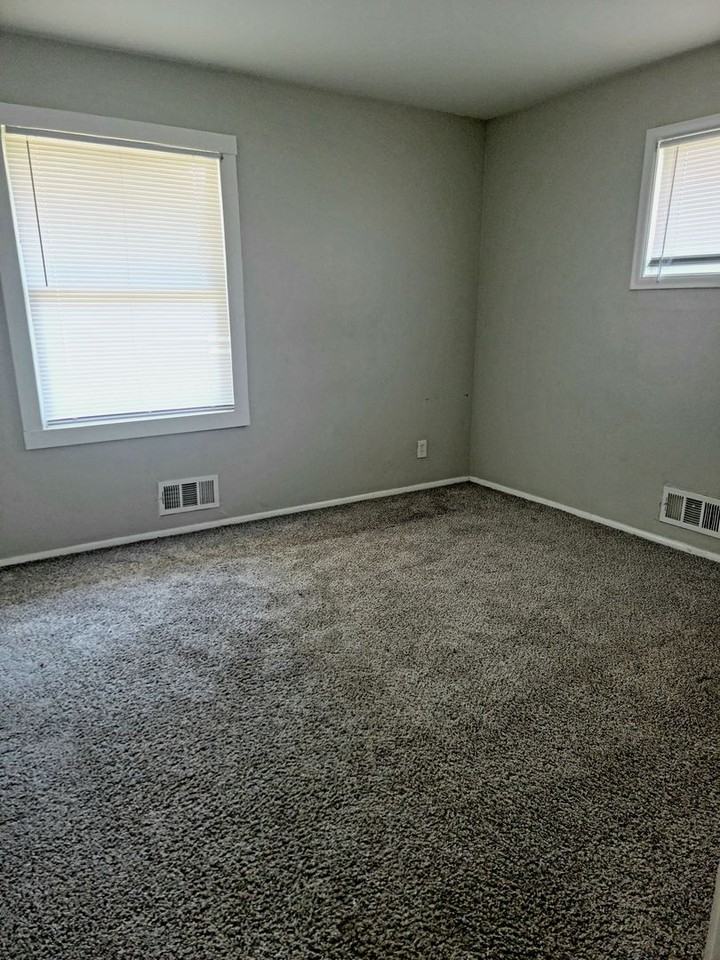 4821 E 40th Ter - Photo 4 of 16