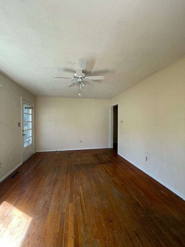 1619 E Mcdaniel St - Photo 3 of 12