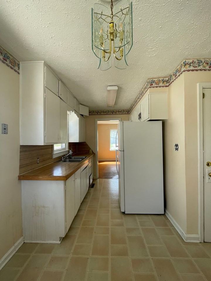 1619 E Mcdaniel St - Photo 6 of 12