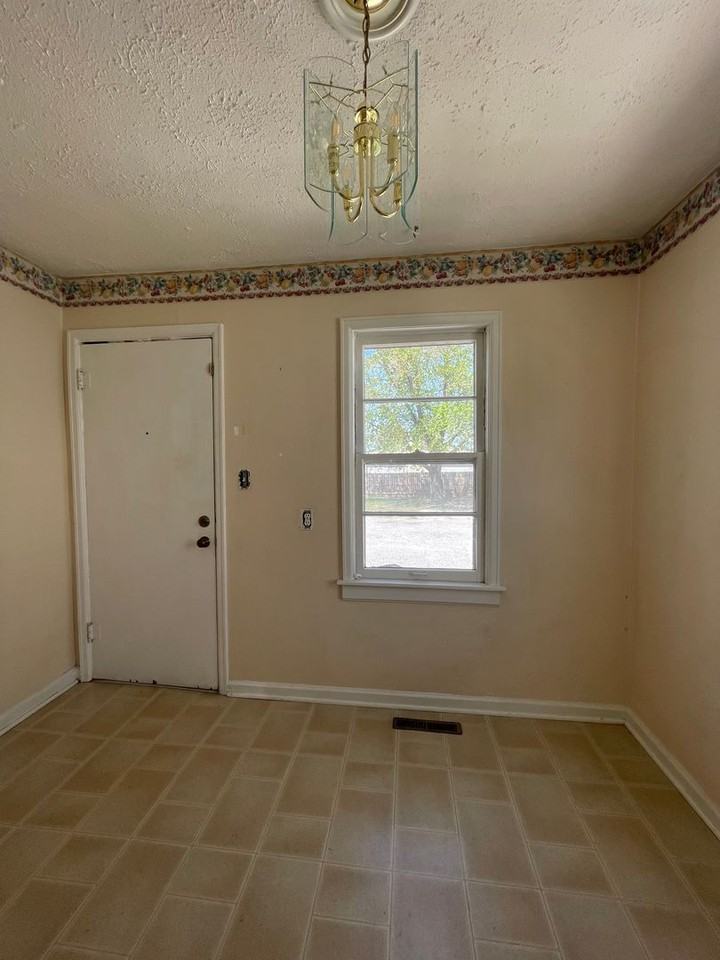 1619 E Mcdaniel St - Photo 7 of 12