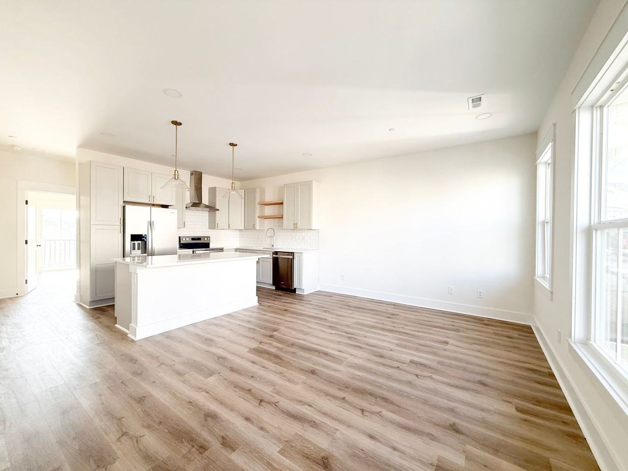 1334 Meridian St - Photo 2 of 38