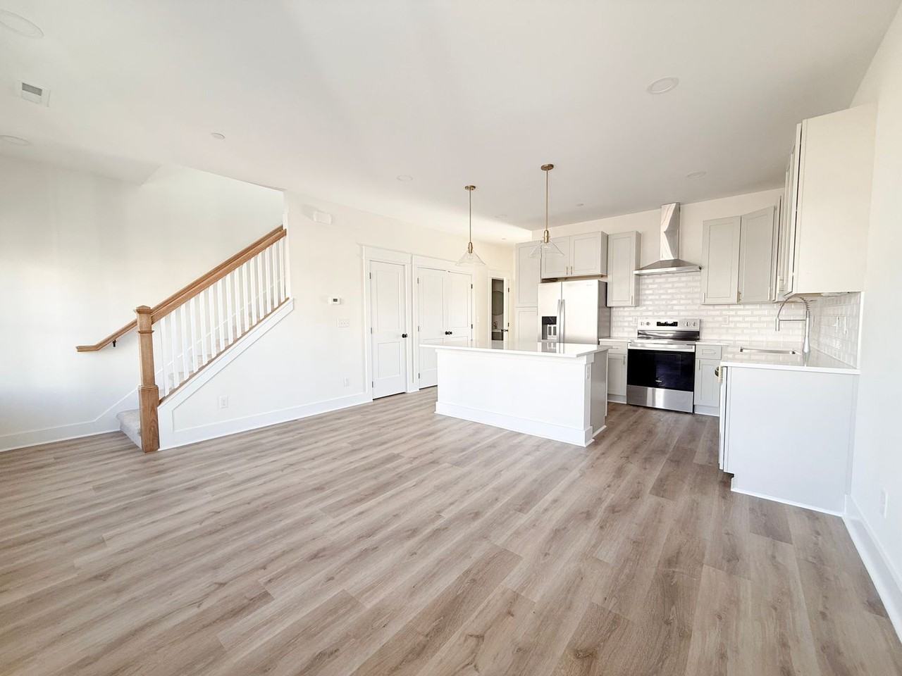 1334 Meridian St - Photo 3 of 38