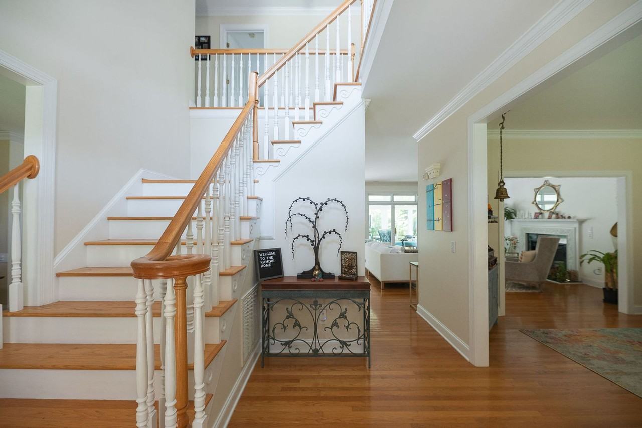 6110 Chalet Dr - Photo 4 of 50