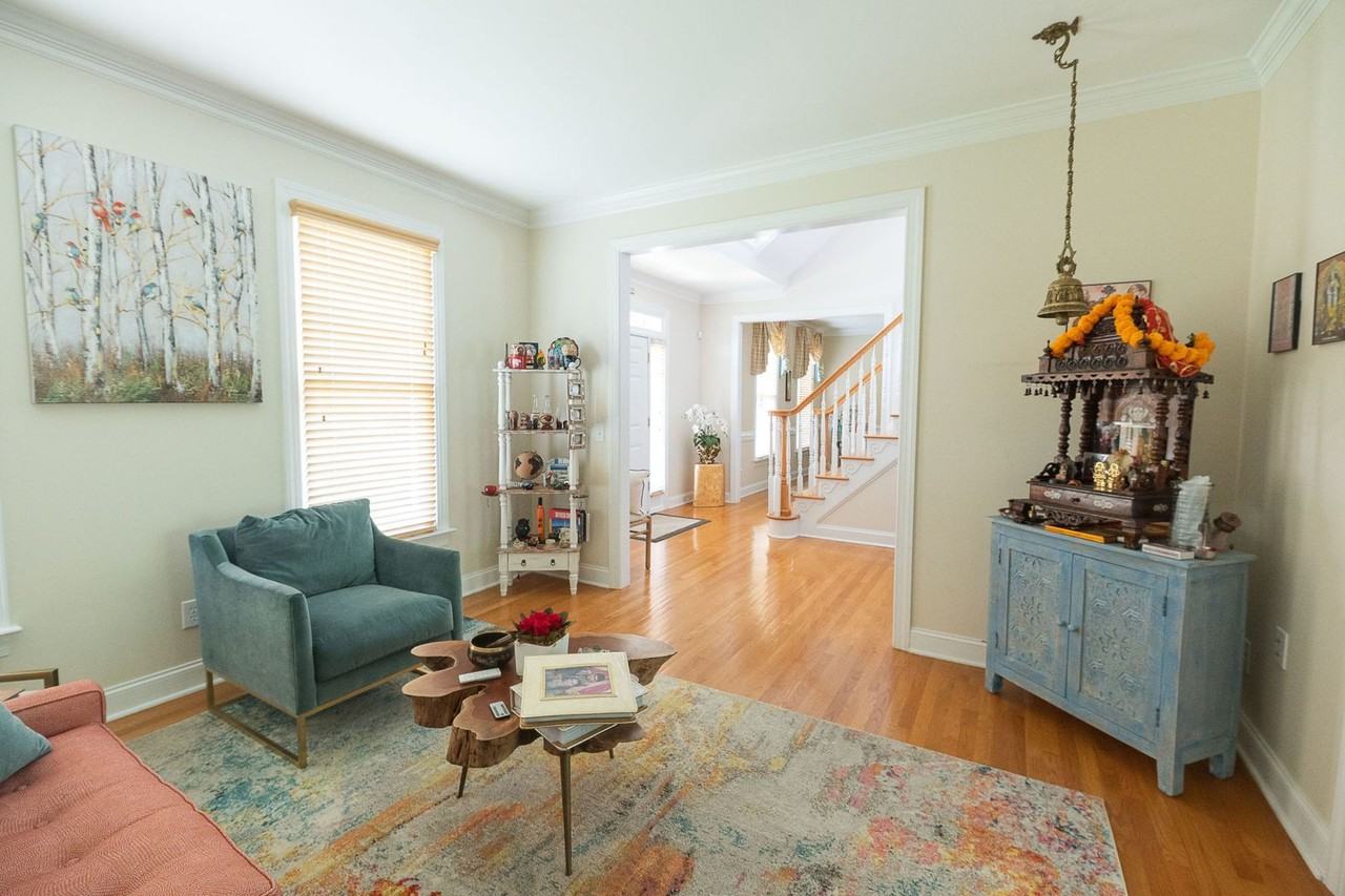 6110 Chalet Dr - Photo 7 of 50