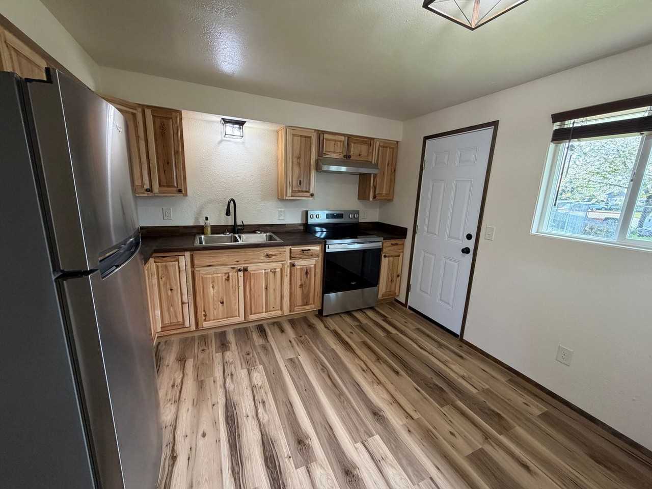 200 14th Ave Se - Photo 5 of 11