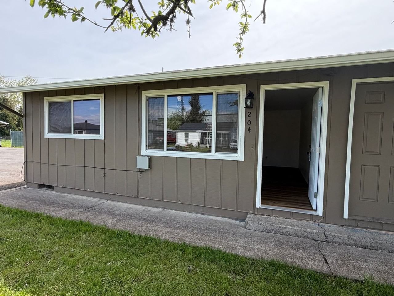 204 14th Ave Se - Photo 2 of 10