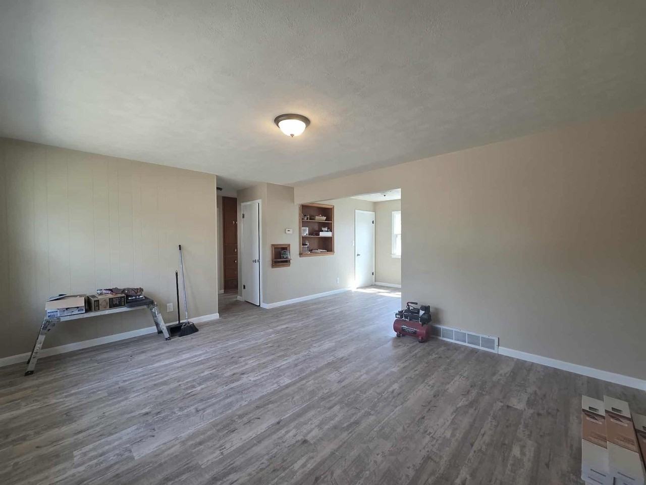 319 W Elm St - Photo 6 of 12