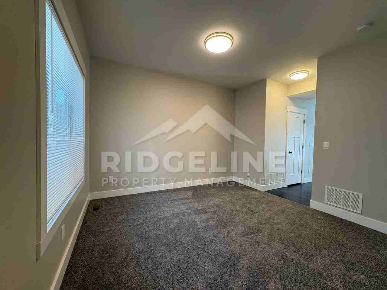 664 S Saturn Ave - Photo 2 of 9