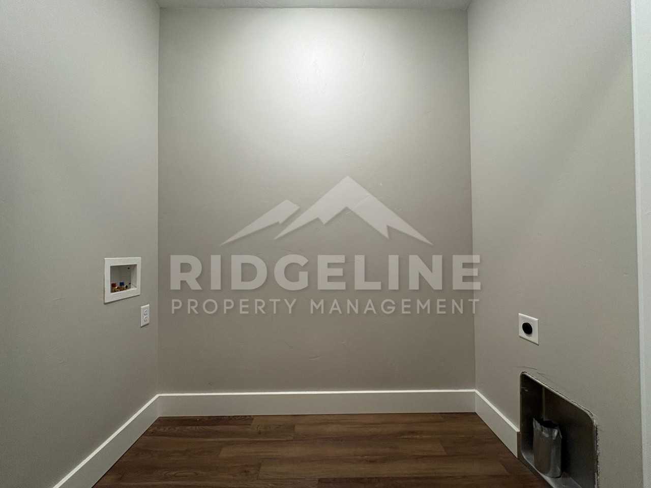 664 S Saturn Ave - Photo 5 of 9