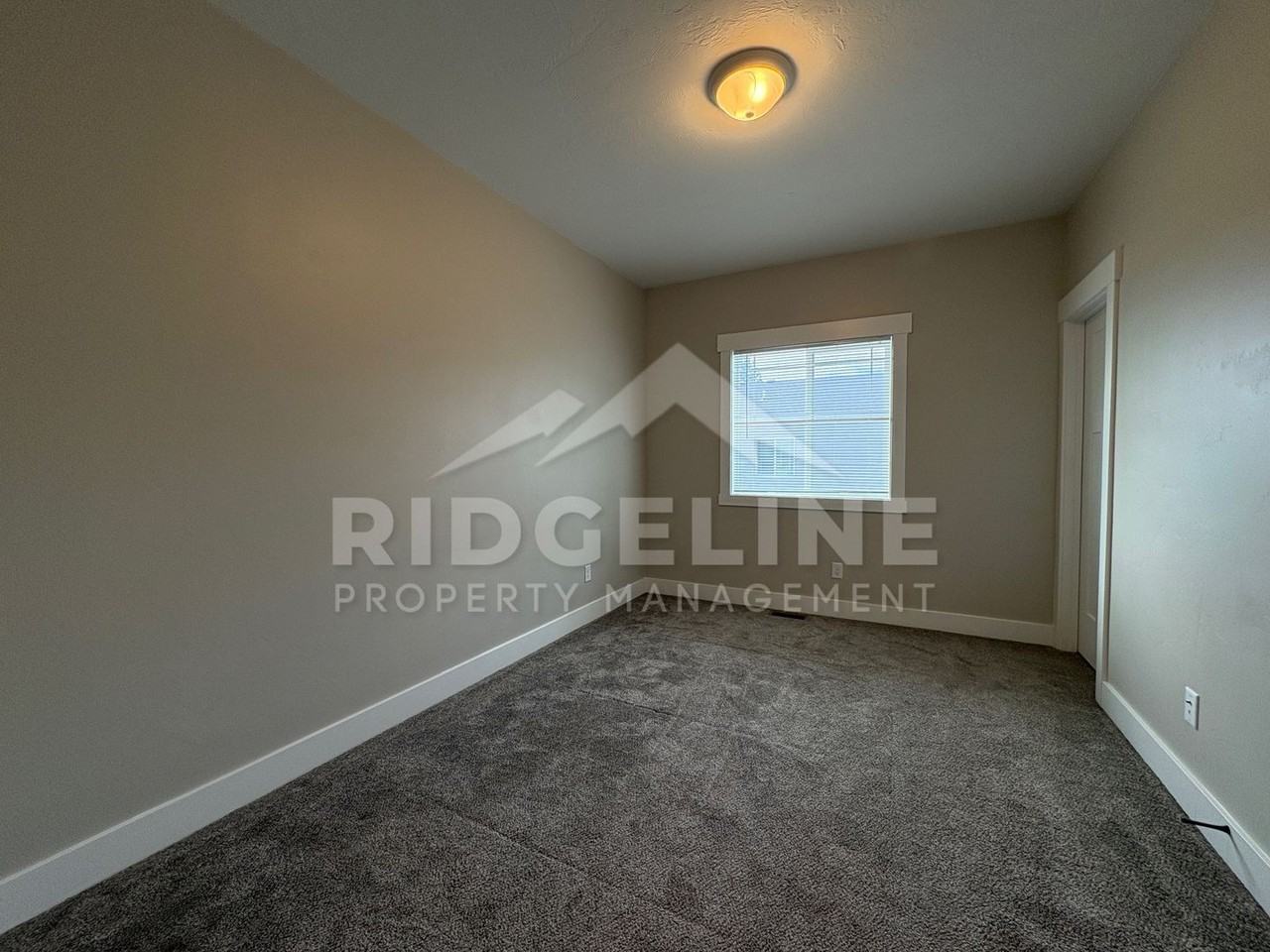 664 S Saturn Ave - Photo 7 of 9