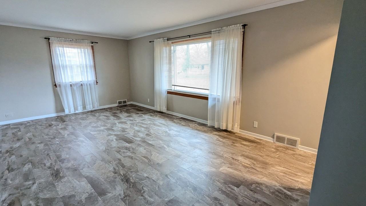 614 E Sunset Dr - Photo 2 of 13