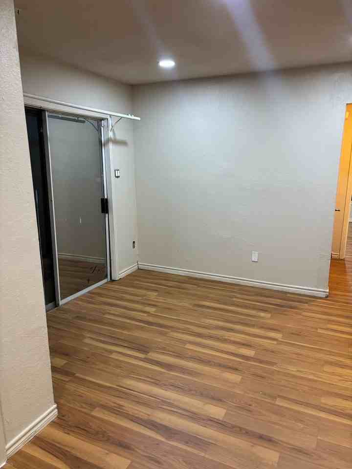 907 Kern Rd - Photo 2 of 8