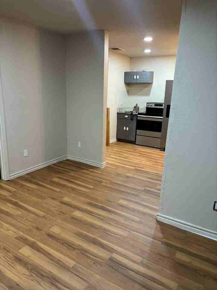 907 Kern Rd - Photo 3 of 8