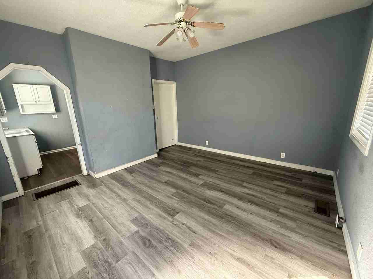 411 S Yale Ave - Photo 2 of 6