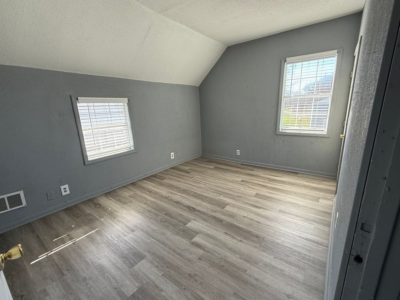 411 S Yale Ave - Photo 5 of 6