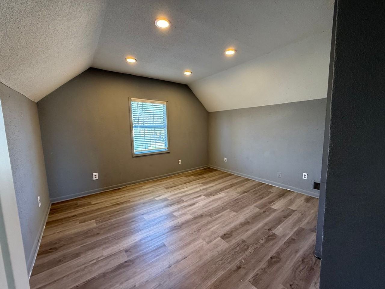 411 S Yale Ave - Photo 6 of 6