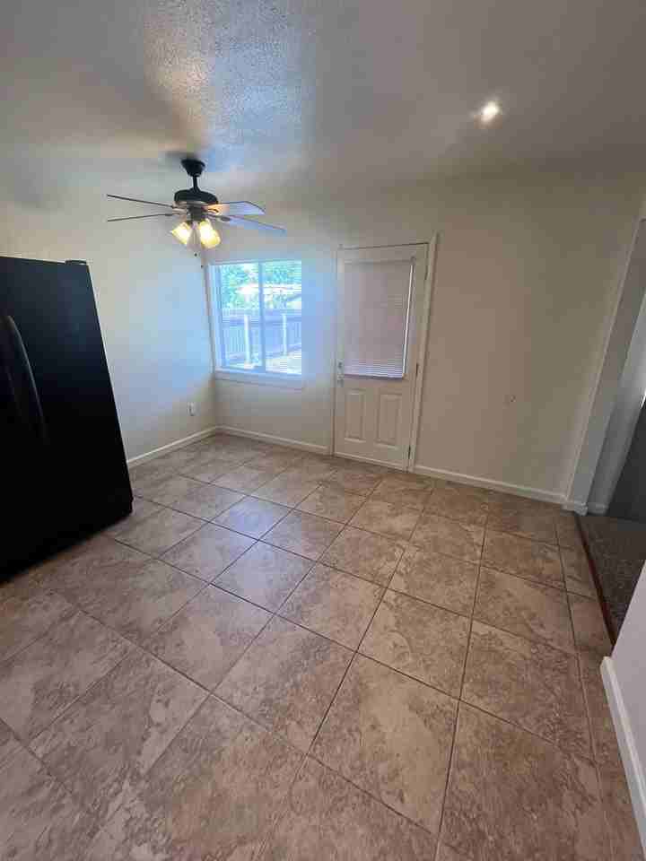 5333 North Pkwy - Photo 3 of 11