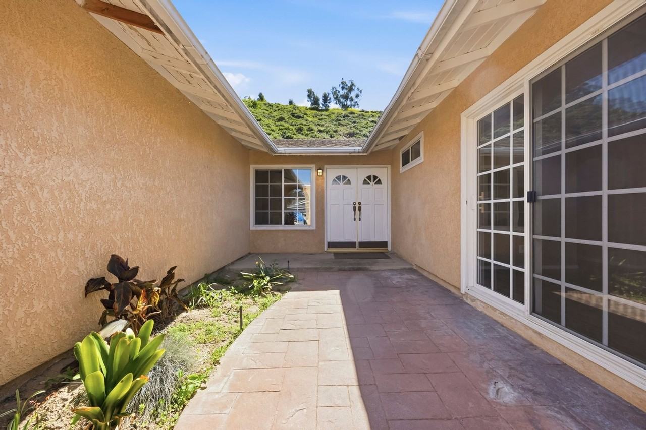 2958 Rosette St - Photo 5 of 38