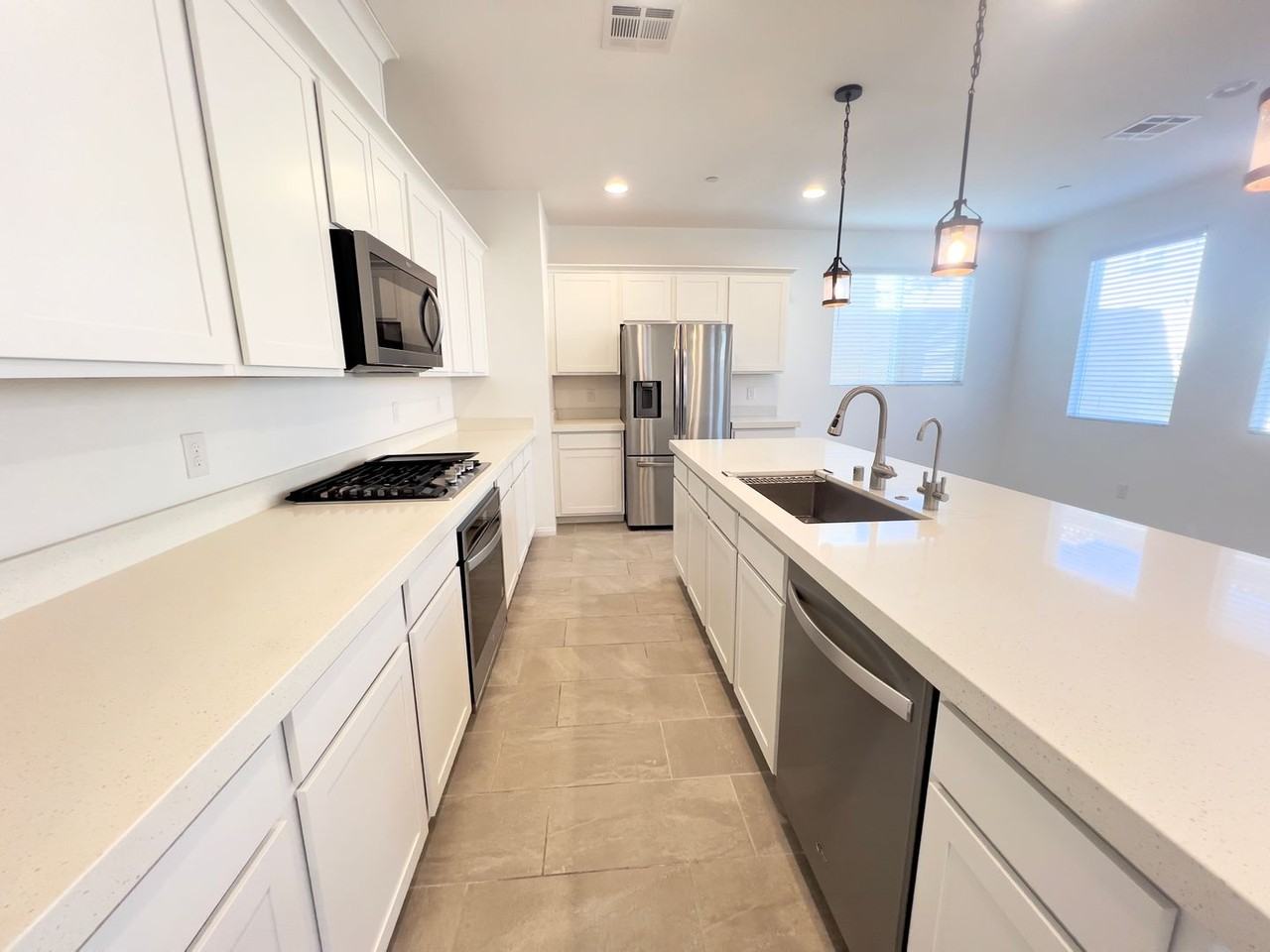 10384 Sadie Blake Ave - Photo 4 of 33