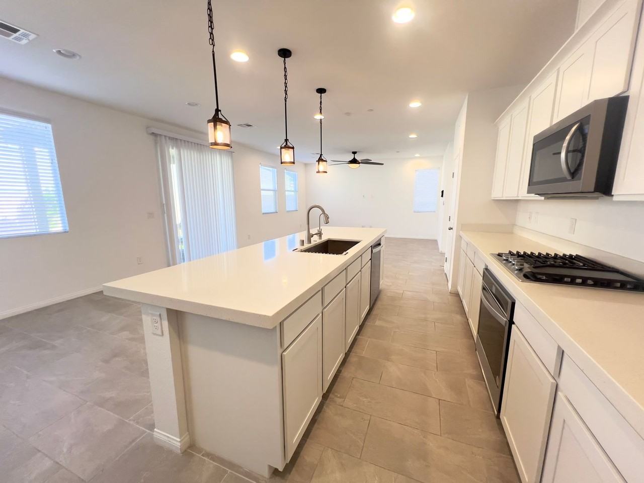 10384 Sadie Blake Ave - Photo 5 of 33