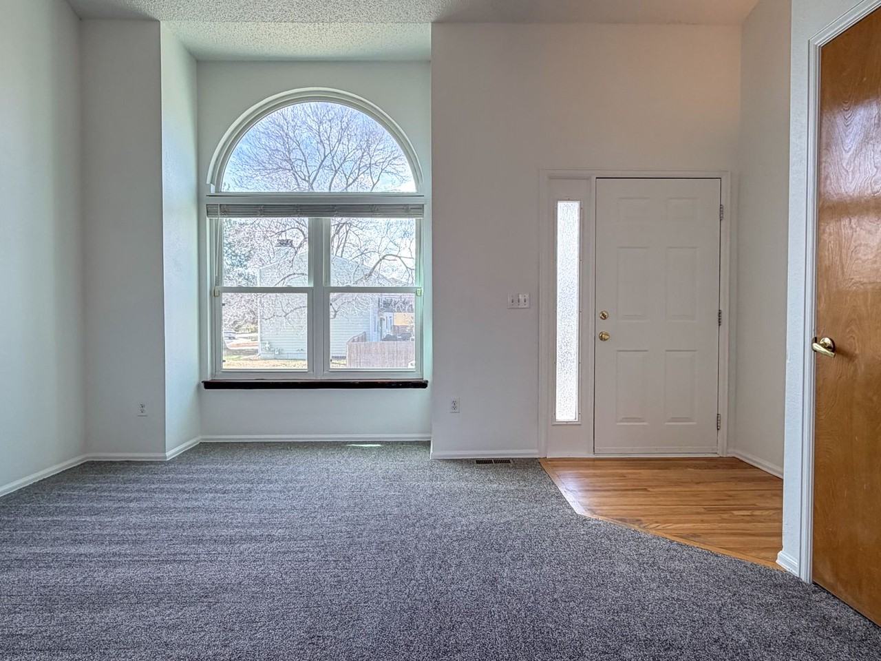 2931 W Rowland Ave - Photo 3 of 40