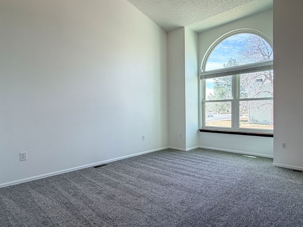 2931 W Rowland Ave - Photo 4 of 40