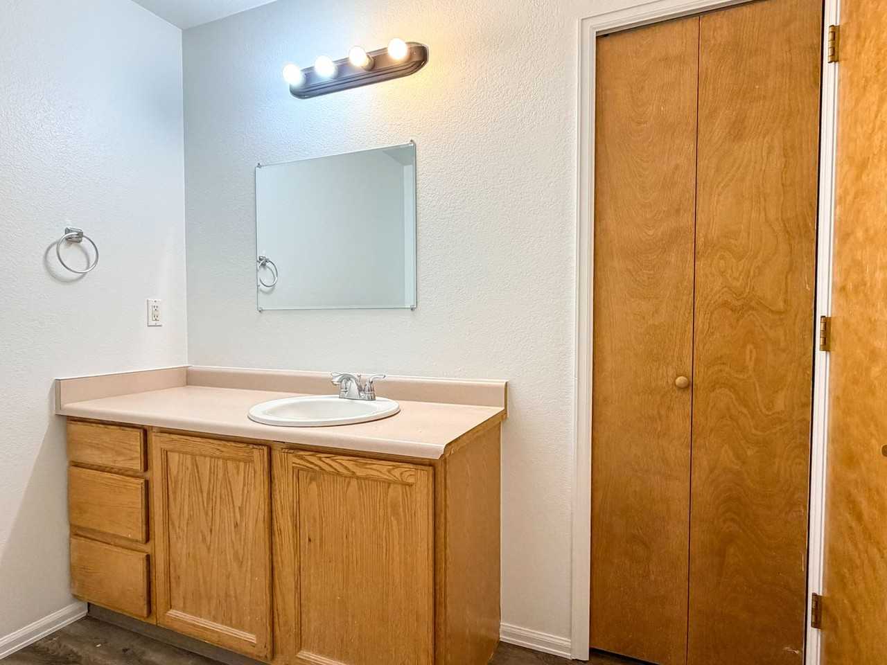 2931 W Rowland Ave - Photo 7 of 40