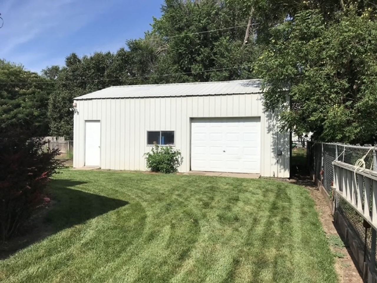 610 Elaine St - Photo 2 of 9