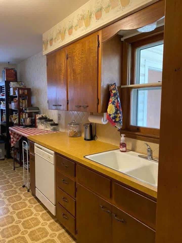 610 Elaine St - Photo 7 of 9