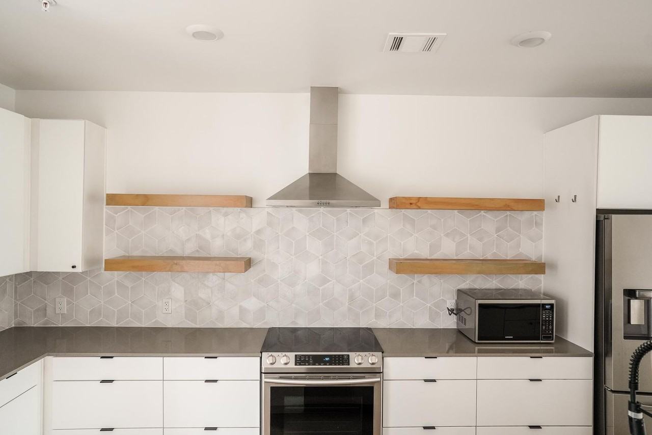 2709 E 5th St - Photo 3 of 22