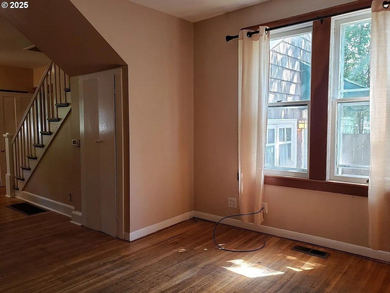 962 E 23rd Ave - Photo 4 of 21