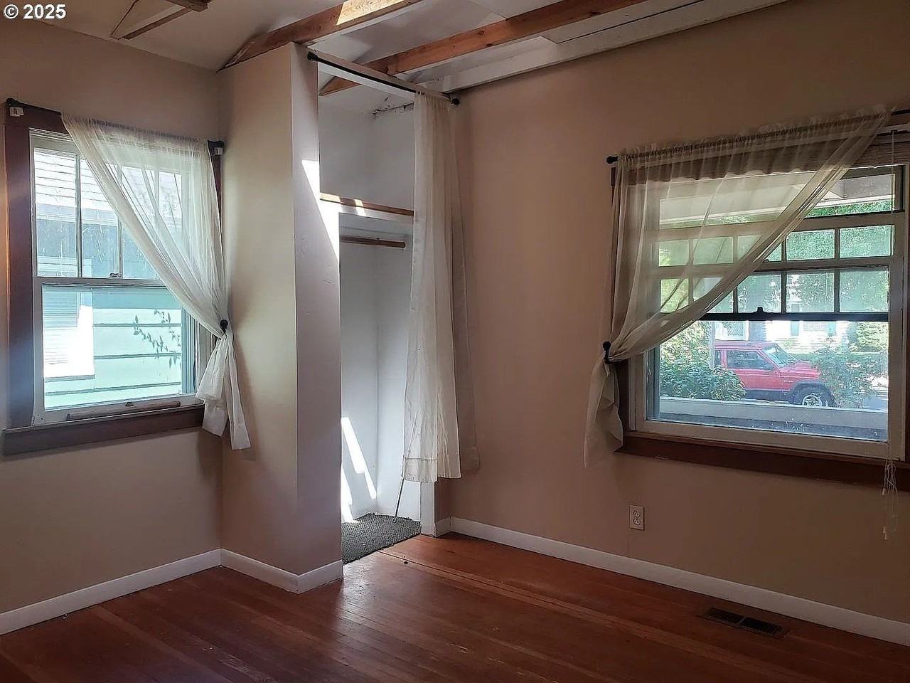 962 E 23rd Ave - Photo 5 of 21