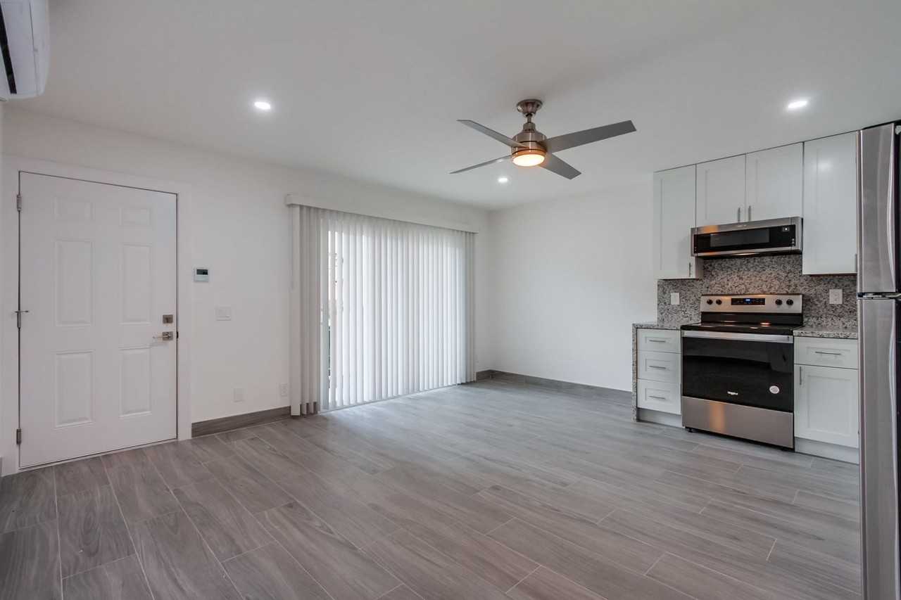 La Paz Apartment I Renovated 3 Bedroom Apartment in Vista! - Photo 4 of 26