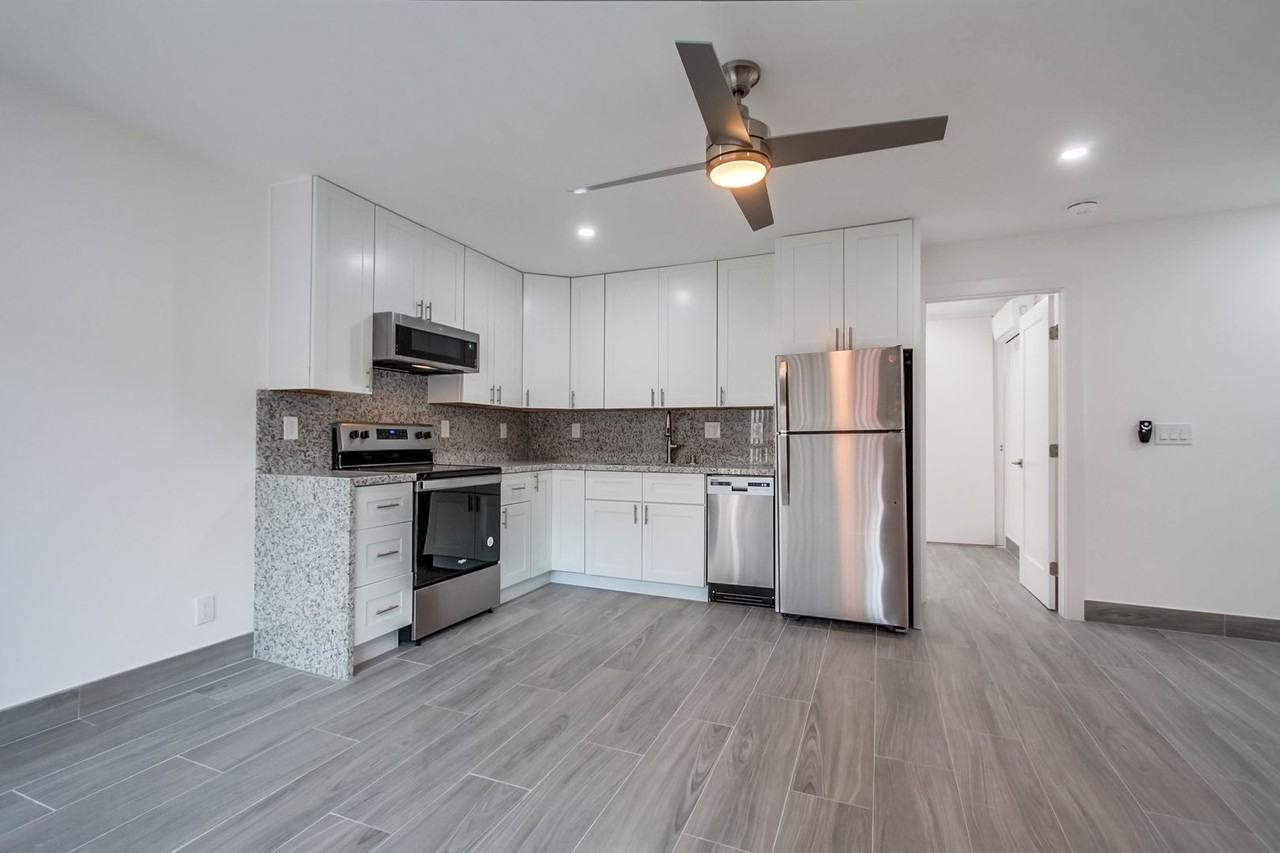 La Paz Apartment I Renovated 3 Bedroom Apartment in Vista! - Photo 7 of 26