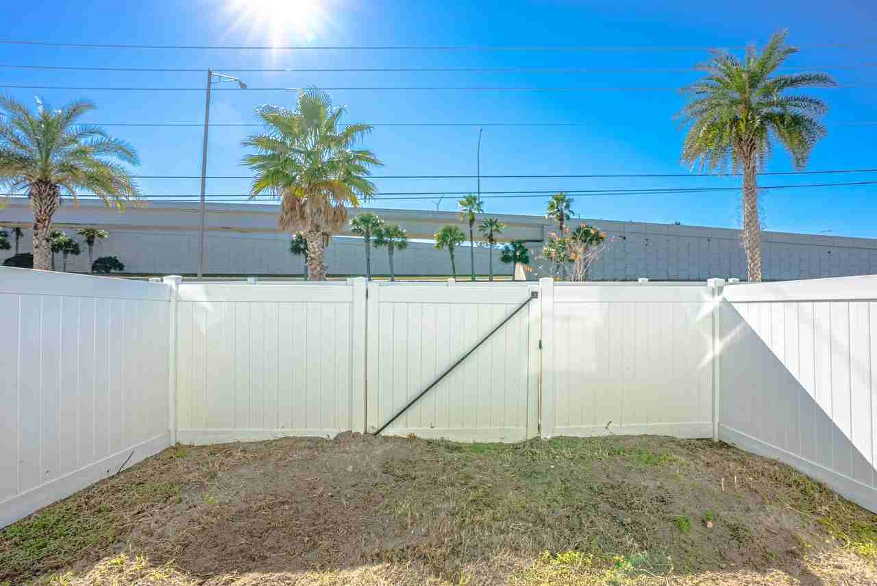 7472 Shadow Lake Dr - Photo 5 of 40