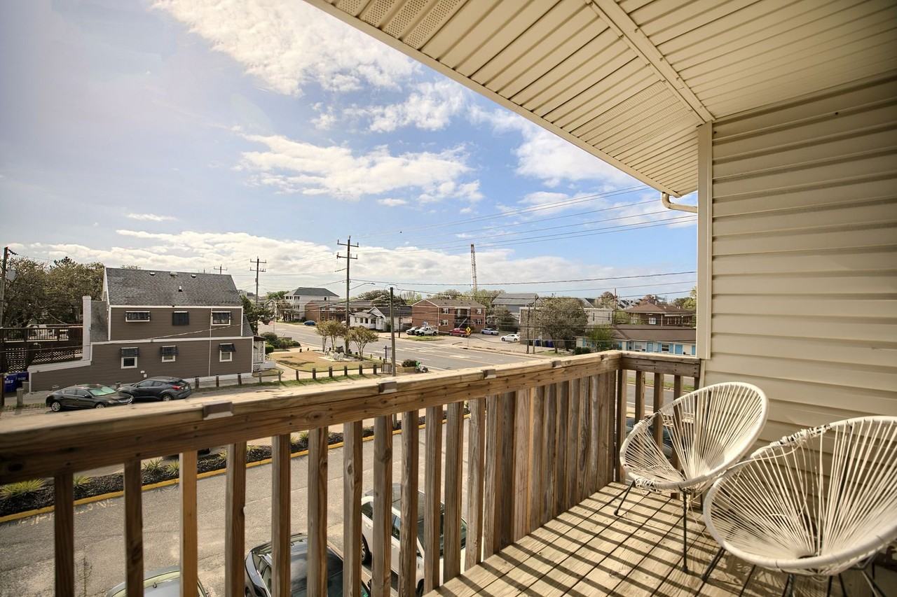 914 W Ocean View Ave - Photo 2 of 25
