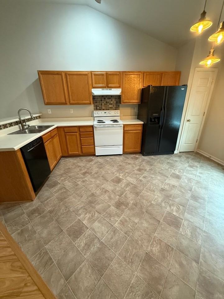 402 Platt Dr - Photo 4 of 10