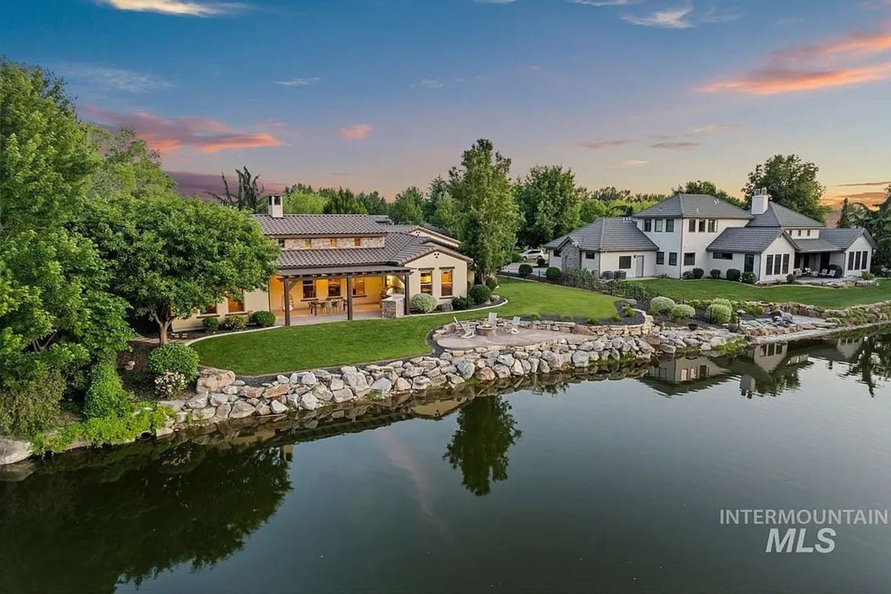 966 W Watersford Dr - Photo 2 of 50