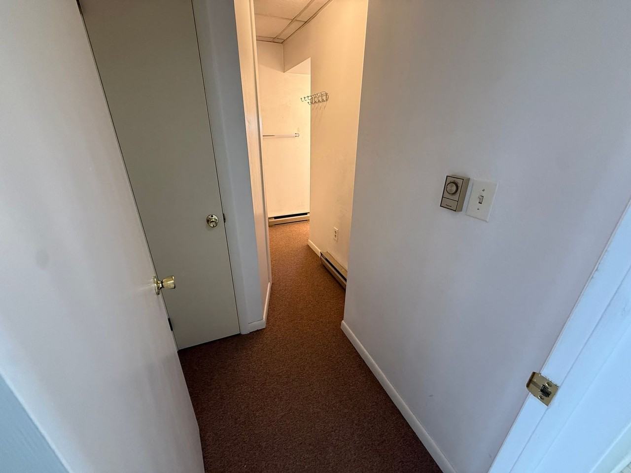 429 E King St - Photo 4 of 11