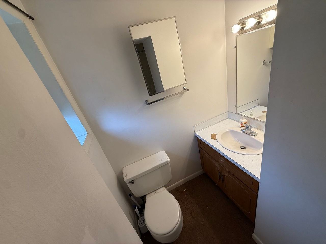 429 E King St - Photo 7 of 11