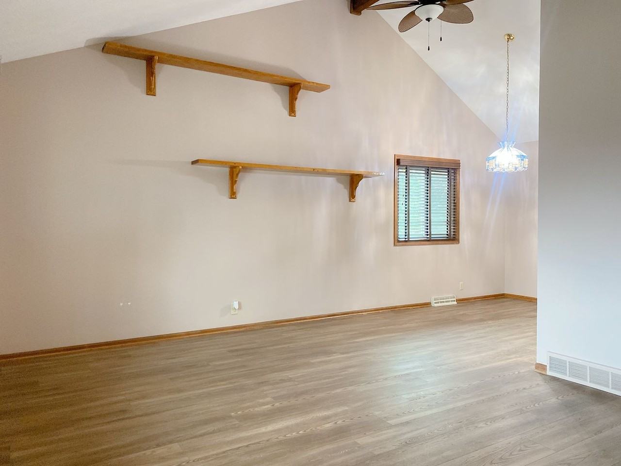 2103 Morrie Dr - Photo 4 of 48