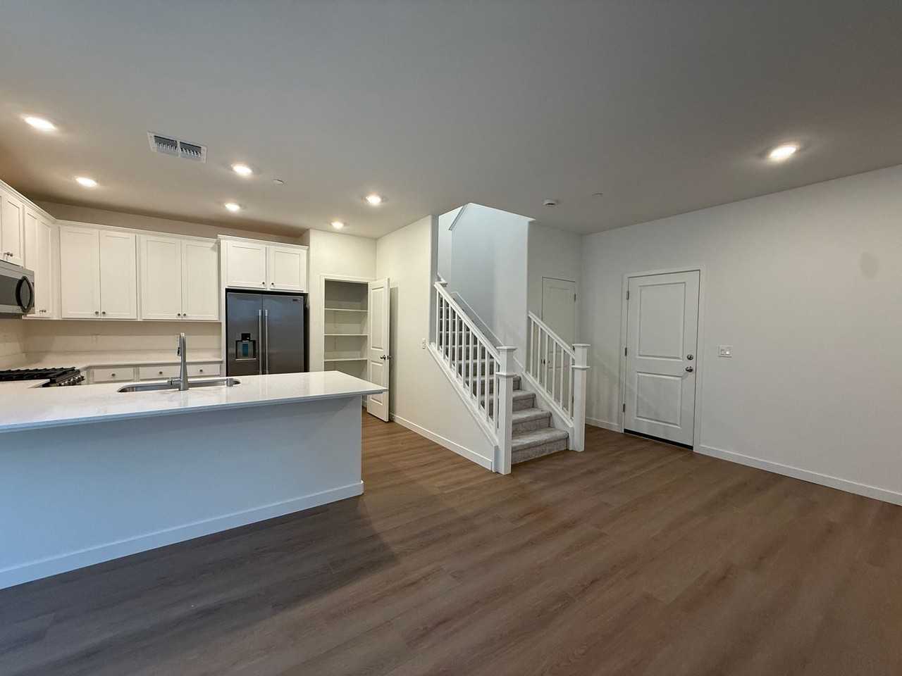 8821 J Sheehan St - Photo 4 of 20