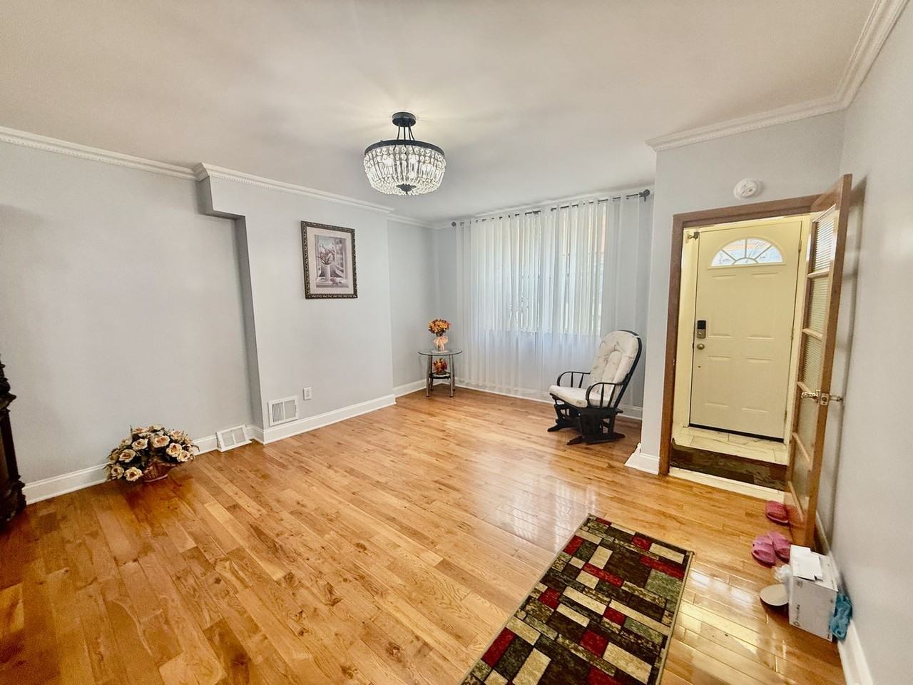 1050 Tree St - Photo 6 of 50