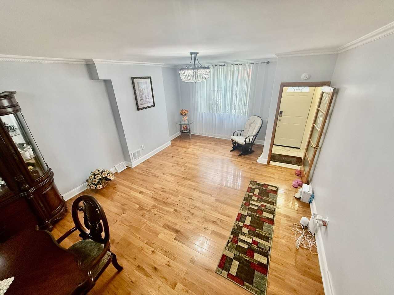 1050 Tree St - Photo 7 of 50