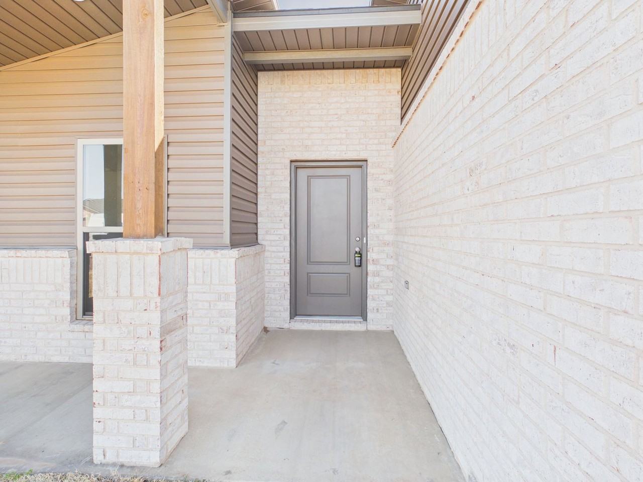 3007 Farmyard Dr - Photo 3 of 38