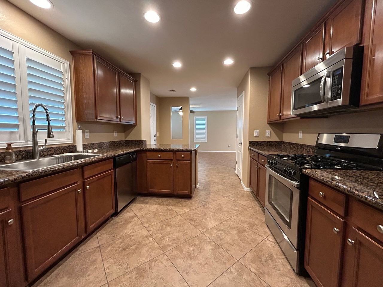 2251 S Ponderosa Dr - Photo 3 of 38