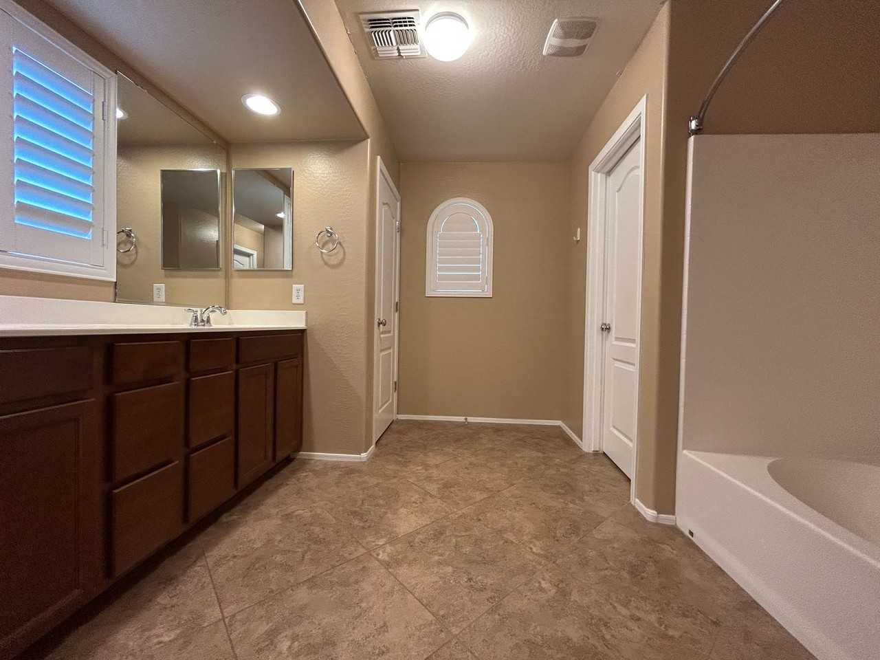 2251 S Ponderosa Dr - Photo 4 of 38