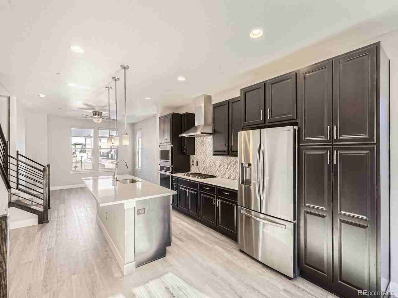 8642 E 47th Ave - Photo 4 of 28